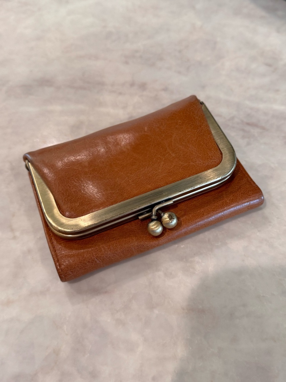 Hobo Robin Wallet Leather Coin Purse with Kiss-Lock Closure